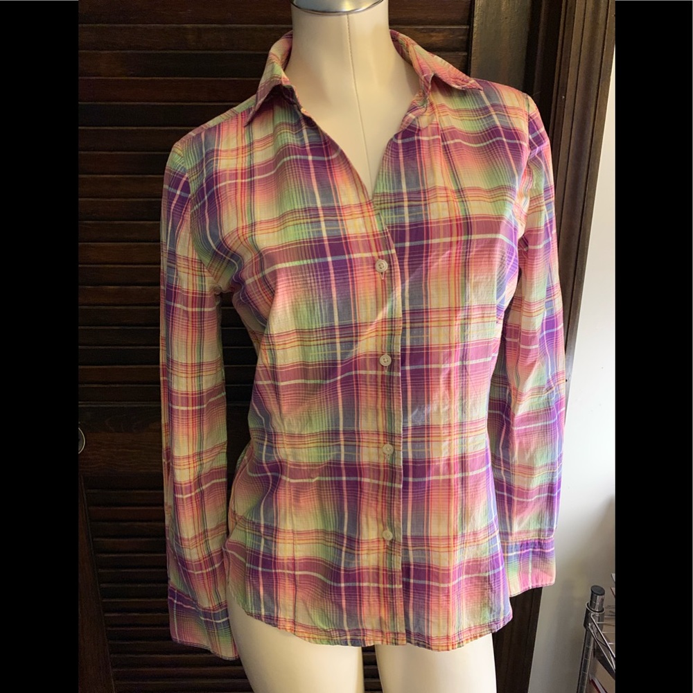 Beautiful plaid fitted blouse, size M (runs small)
